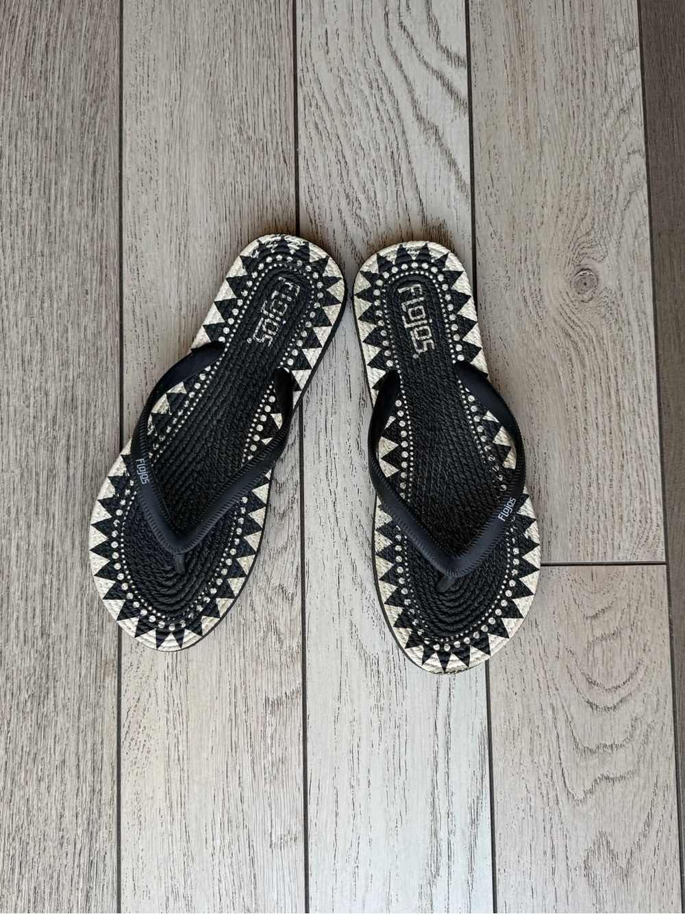 Flojos Women’s Black Patterned Flip Flop Sandals size 5-6